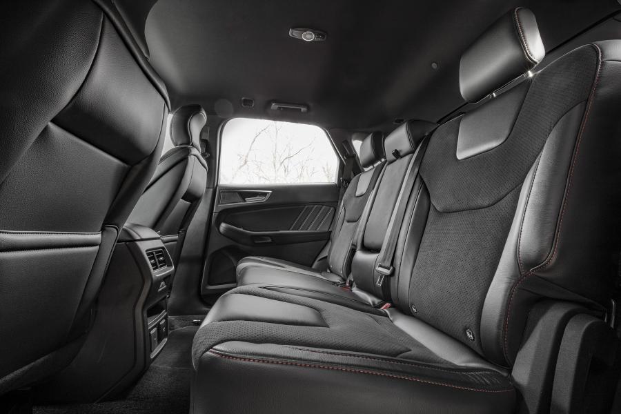 Интерьер Ford Focus Active 2019 года  (UK) (фото 11 из 14)